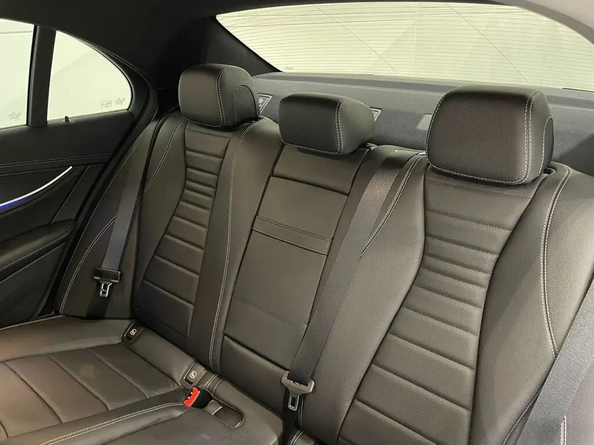 2021-mercedes-benz-e-class-20d-e220d-amg-line-premium-saloon-4d-big-31