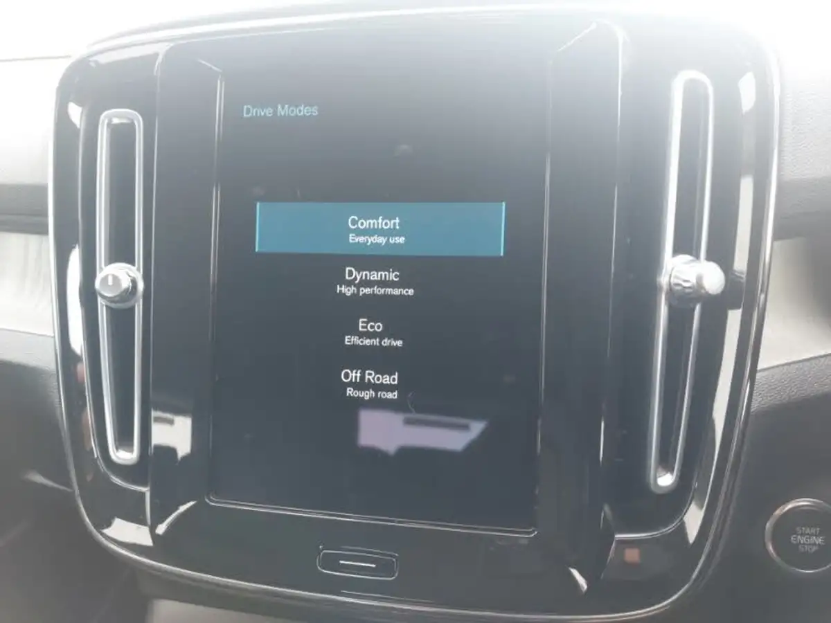 2020-volvo-xc40-15-t3-inscription-big-18