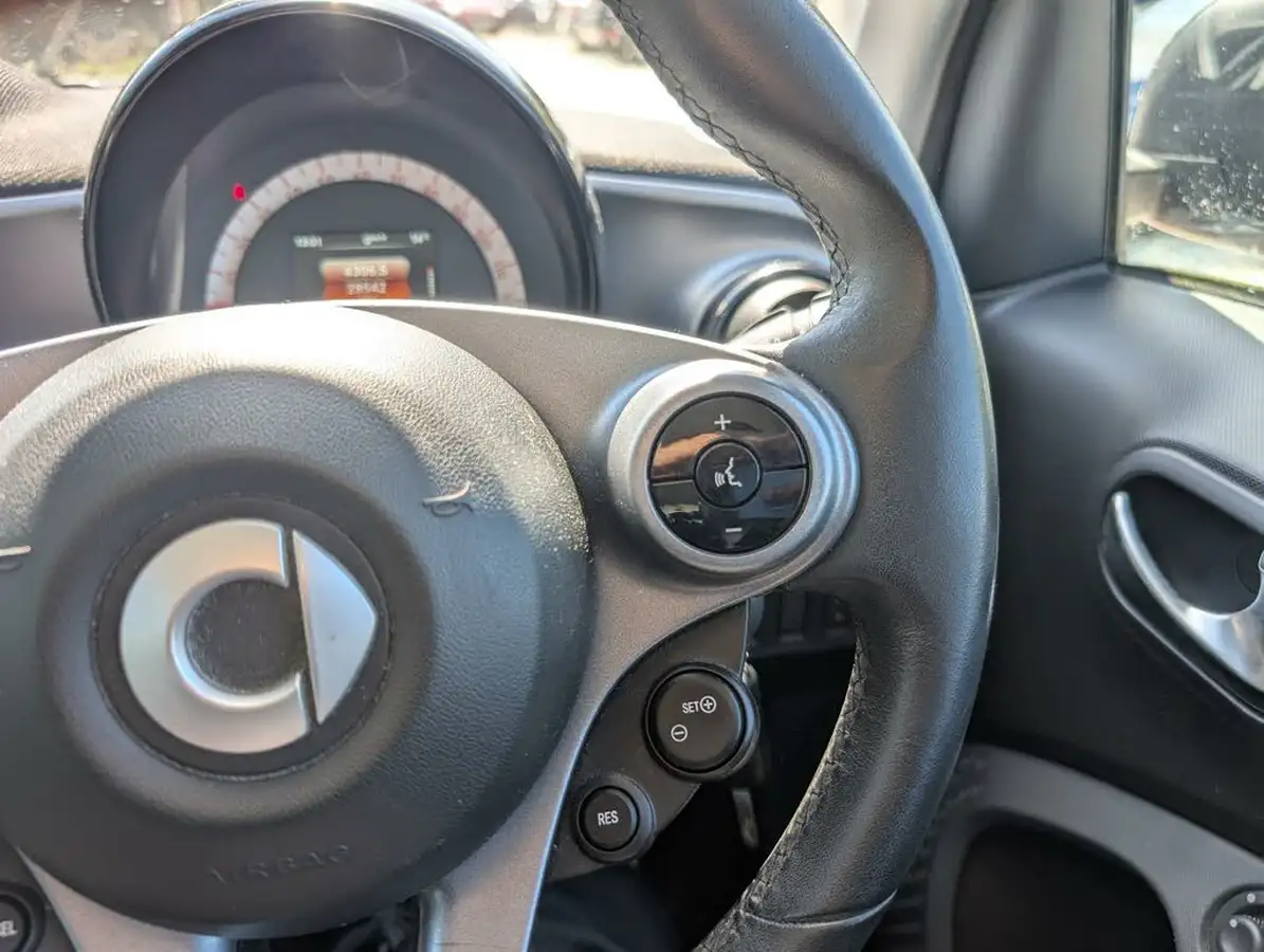 2017-smart-fortwo-10-passion-71bhp-ss-coupe-twinamic-big-9