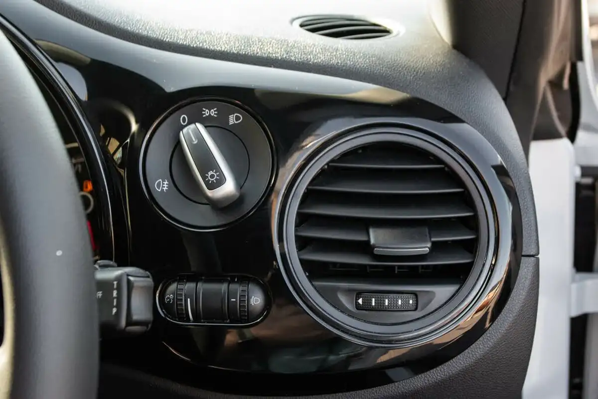 2018-volkswagen-beetle-12-tsi-base-hatchback-3d-big-15