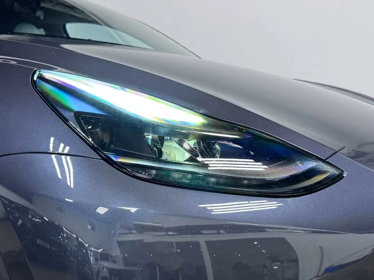 2022-tesla-model-y-e-long-range-big-10