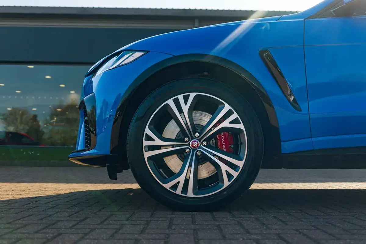 2022-jaguar-f-pace-50-v8-p550-svr-big-22