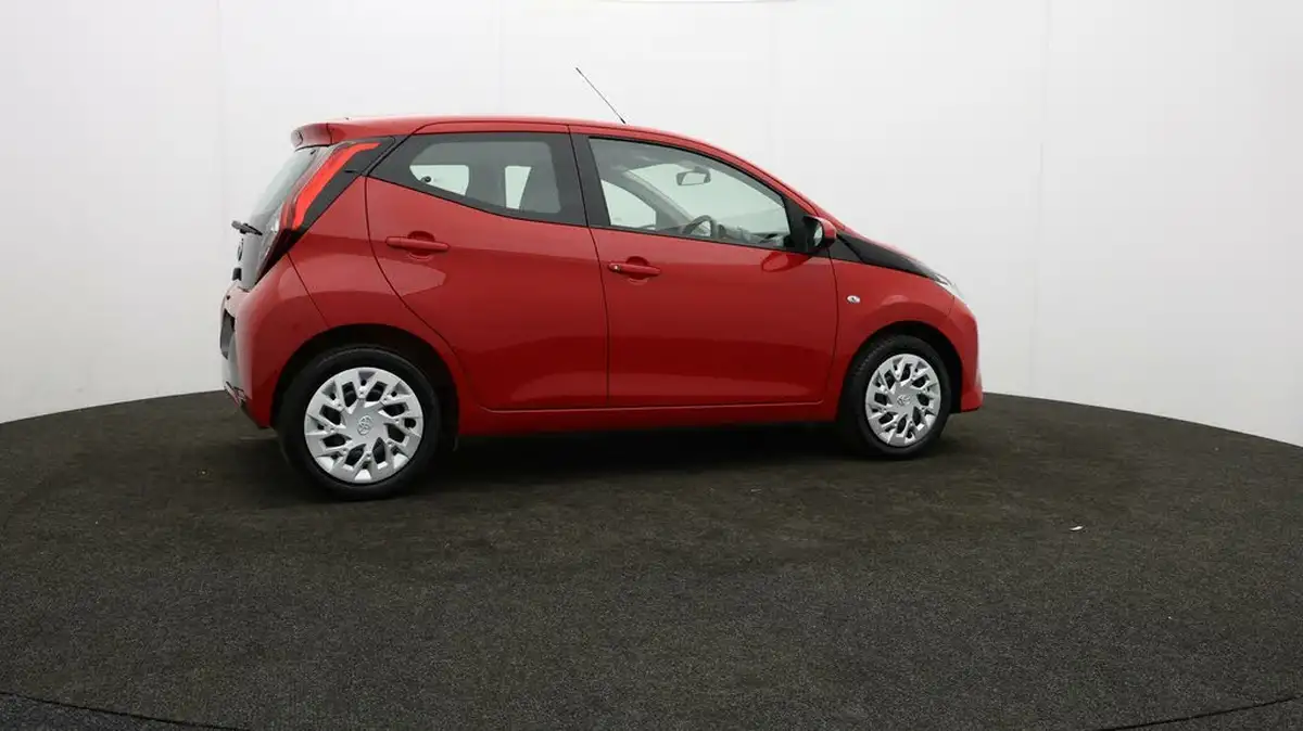 2018-toyota-aygo-10-vvt-i-x-play-71bhp-5d-big-29