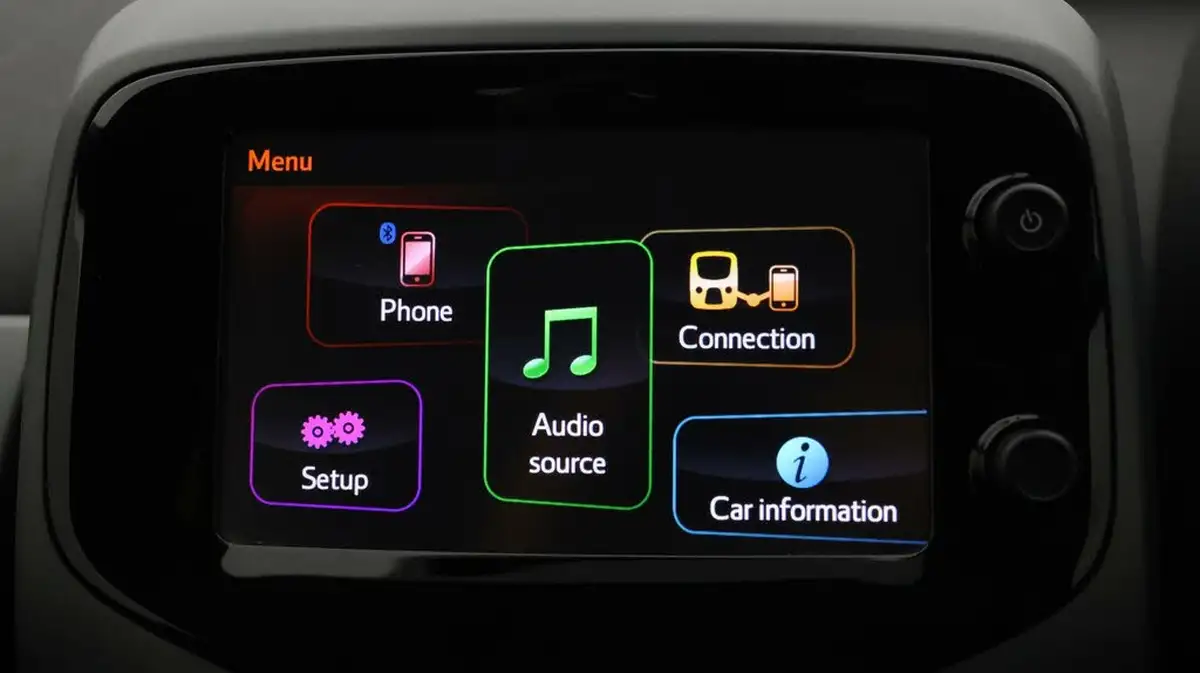 2018-toyota-aygo-10-vvt-i-x-play-71bhp-5d-big-11