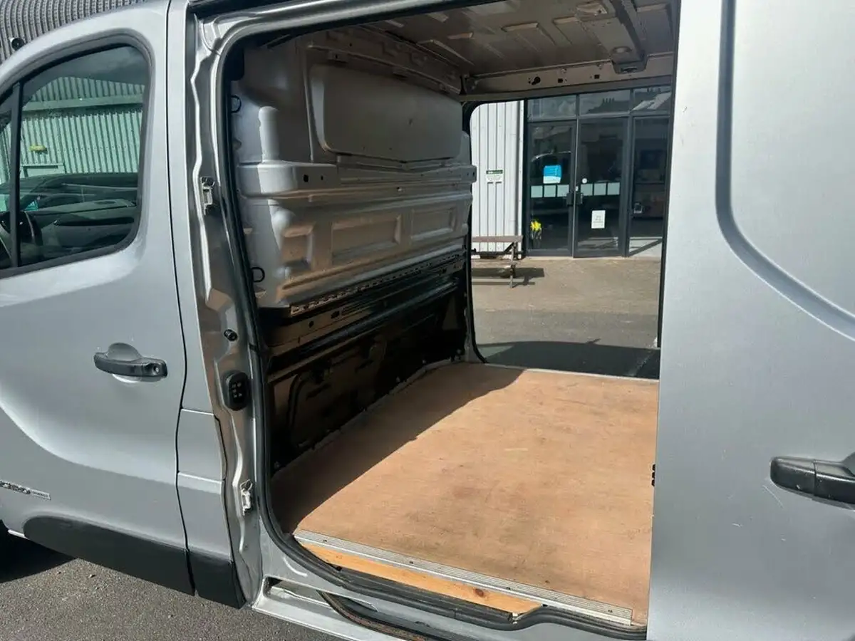 2015-renault-trafic-16dci-sl27-120-sport-low-roof-van-big-27