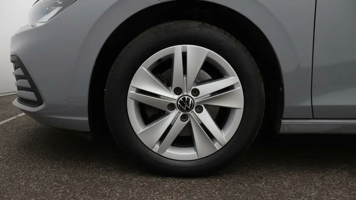 2023-volkswagen-golf-15-tsi-life-130ps-hatchback-big-18