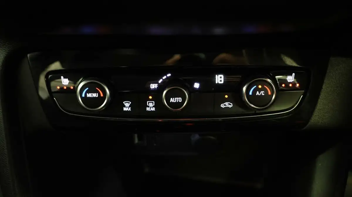 2020-vauxhall-corsa-15-turbo-d-elite-nav-premium-big-11