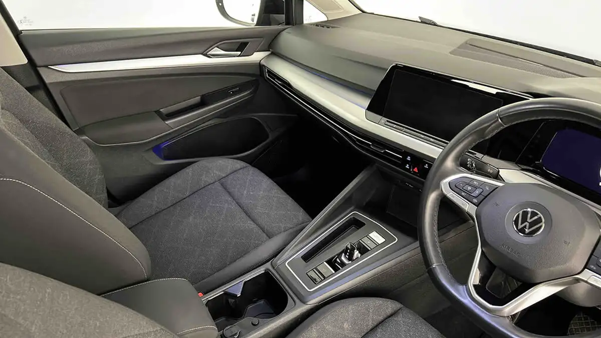 2021-volkswagen-golf-10-etsi-life-hatchback-big-32
