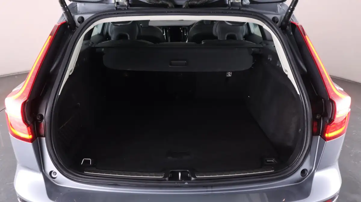 2021-volvo-v60-20-b3-momentum-160bhp-big-17