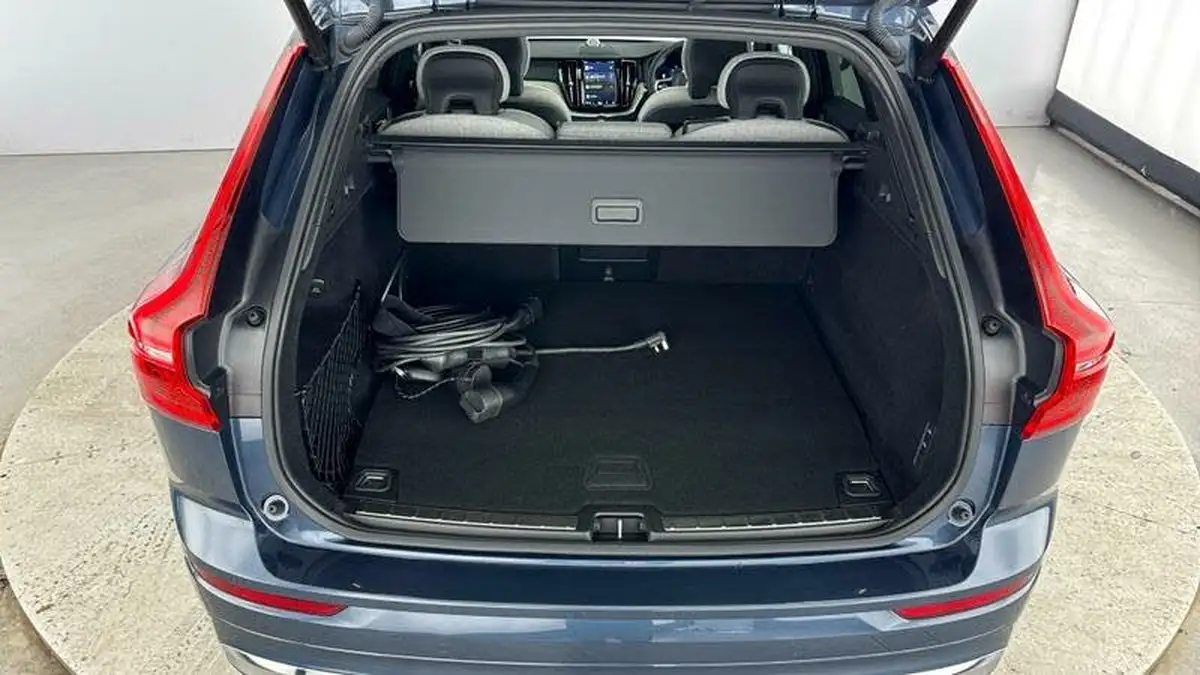 2023-volvo-xc60-20-t8-ultimate-dark-big-31