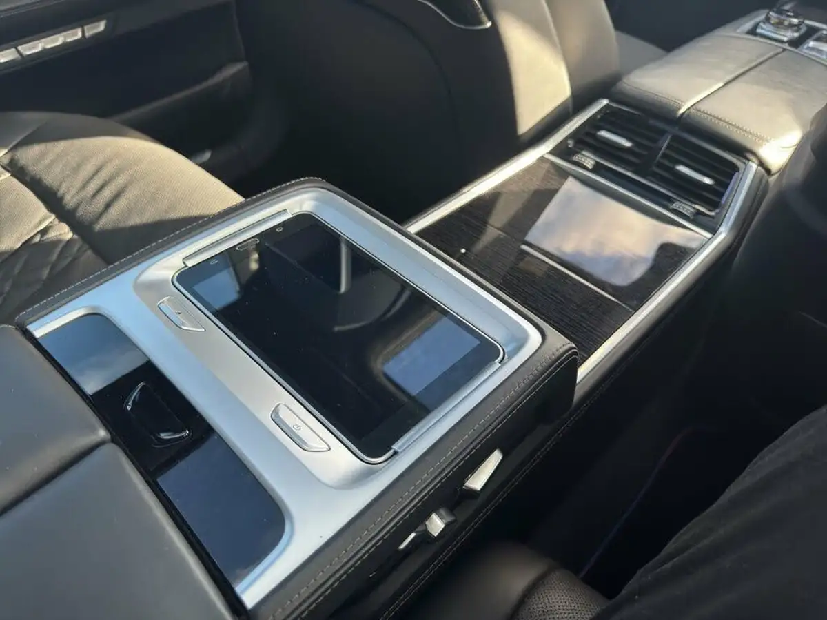 2018-bmw-7-series-66-m760li-big-46