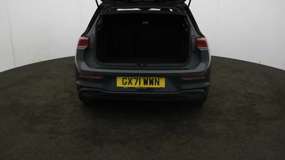 2021-volkswagen-golf-20tdi-life-hatchback-big-16