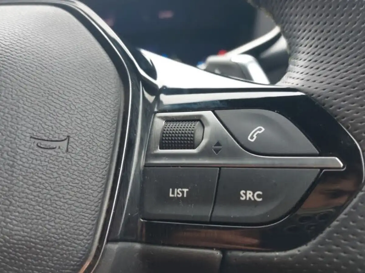 2023-peugeot-2008-suv-big-15