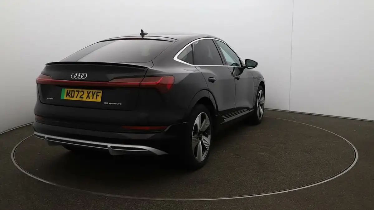 2023-audi-e-tron-55e-s-line-sportback-big-48