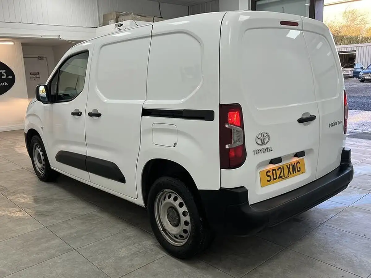 2021-toyota-proace-city-15d-active-100hpeu6dt-e-big-5