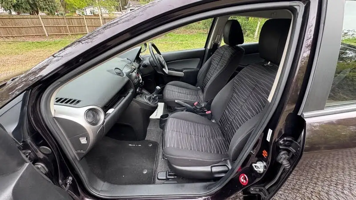 2010-mazda-mazda2-13-tamura-5d-big-12