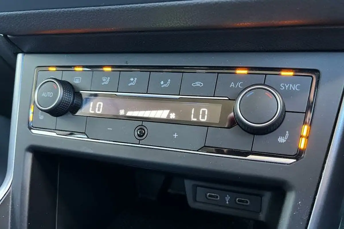 2021-volkswagen-polo-10-active-big-32