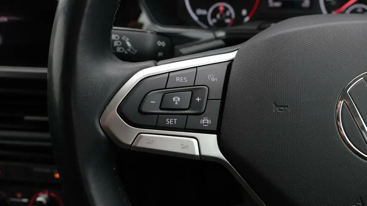 2021-volkswagen-t-cross-10-tsi-se-115ps-big-23