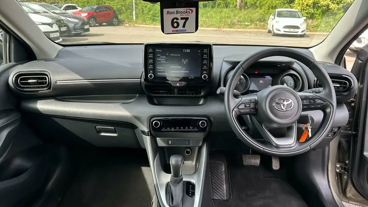 2023-toyota-yaris-15-vvt-i-design-big-4