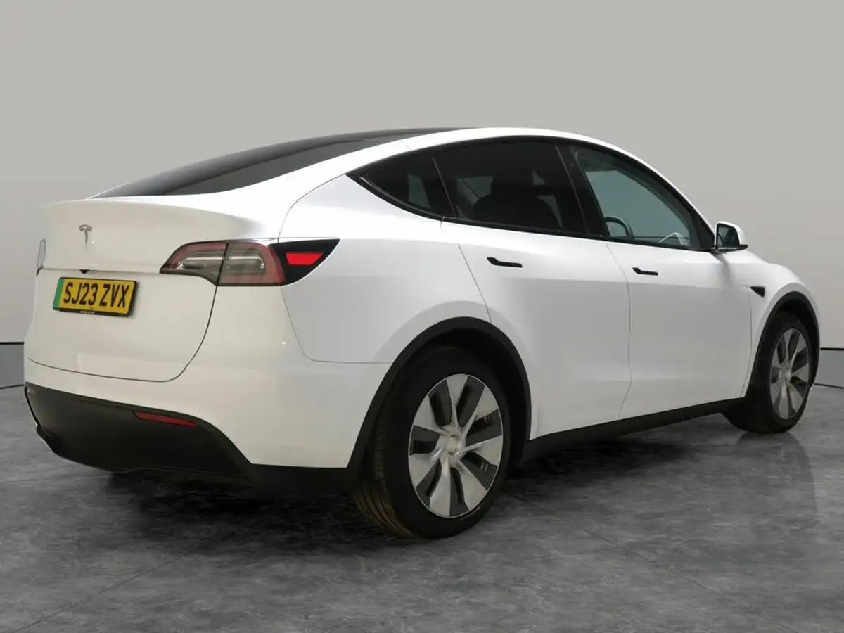 2023-tesla-model-y-e-rwd-big-11