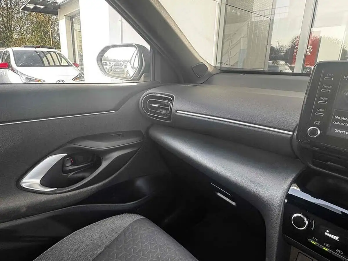 2022-toyota-yaris-15-vvt-i-design-panoramic-roof-big-28