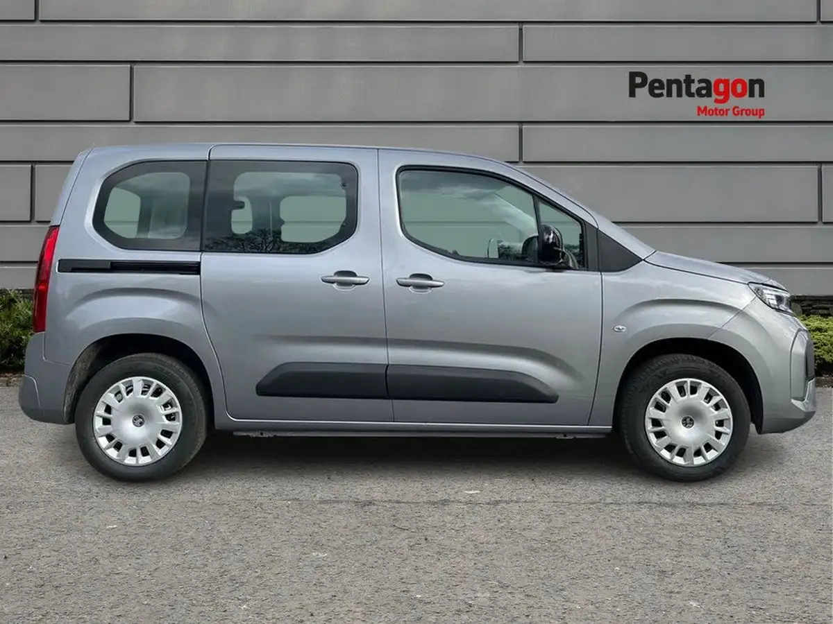 2024-vauxhall-combo-life-e-design-big-10