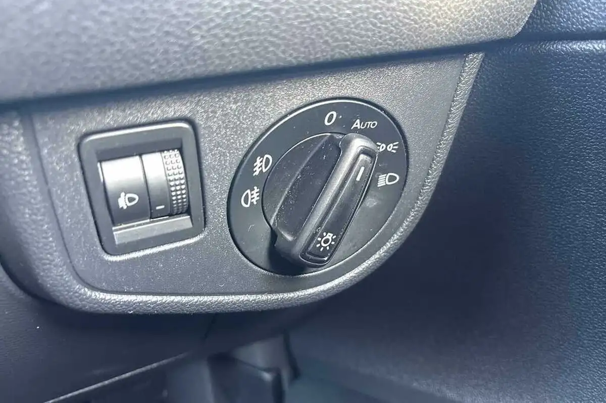 2021-volkswagen-polo-10-tsi-match-big-23