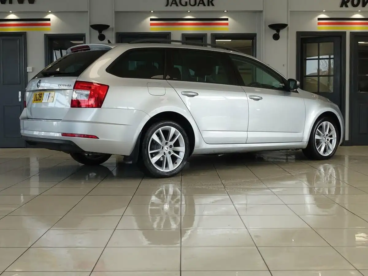 2019-skoda-octavia-16tdi-se-l-estate-big-5