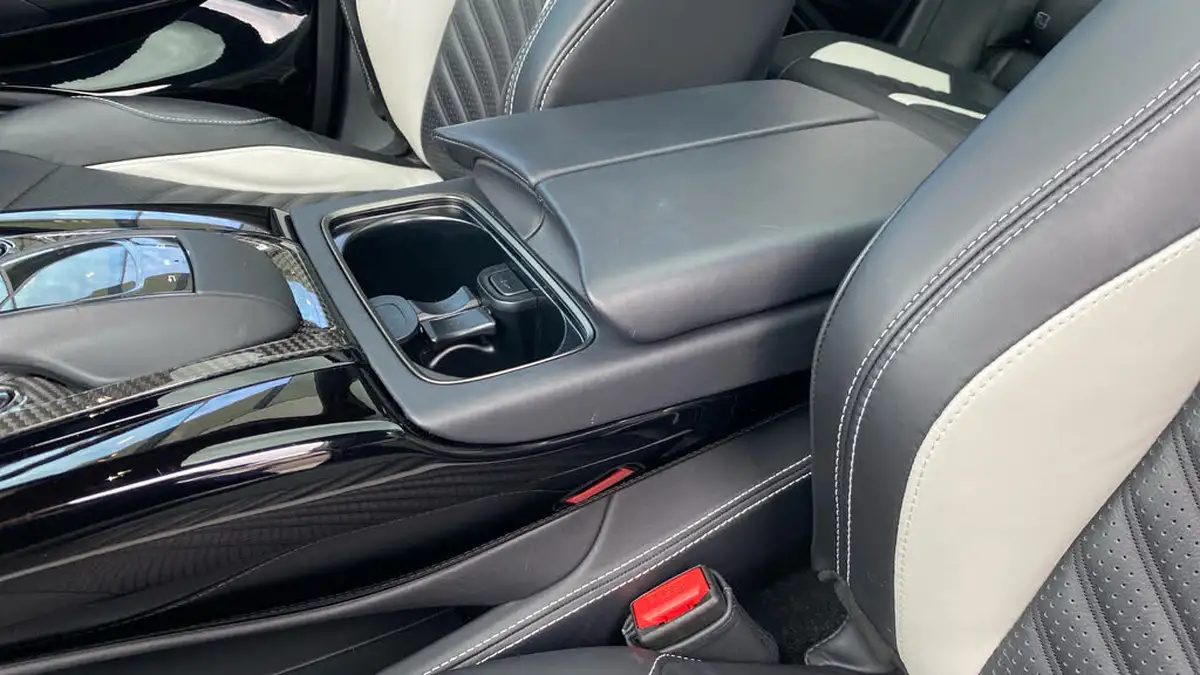 2023-aston-martin-dbx-40-v8-big-22