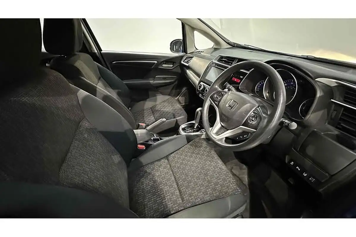 2017-honda-jazz-13-i-vtec-se-cvt-big-20