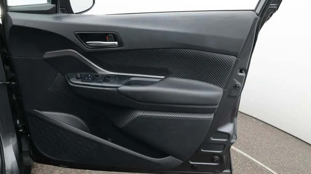 2021-toyota-c-hr-18-vvt-i-icon-big-15