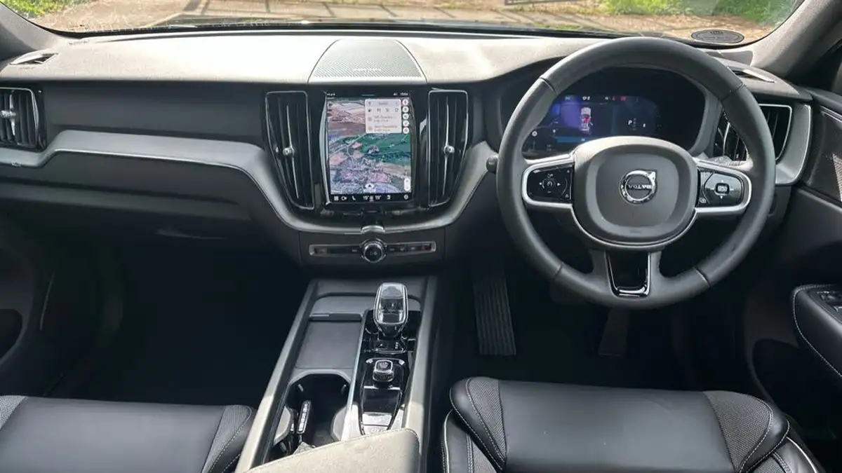 2025-volvo-xc60-20-b5-plus-black-edition-big-19