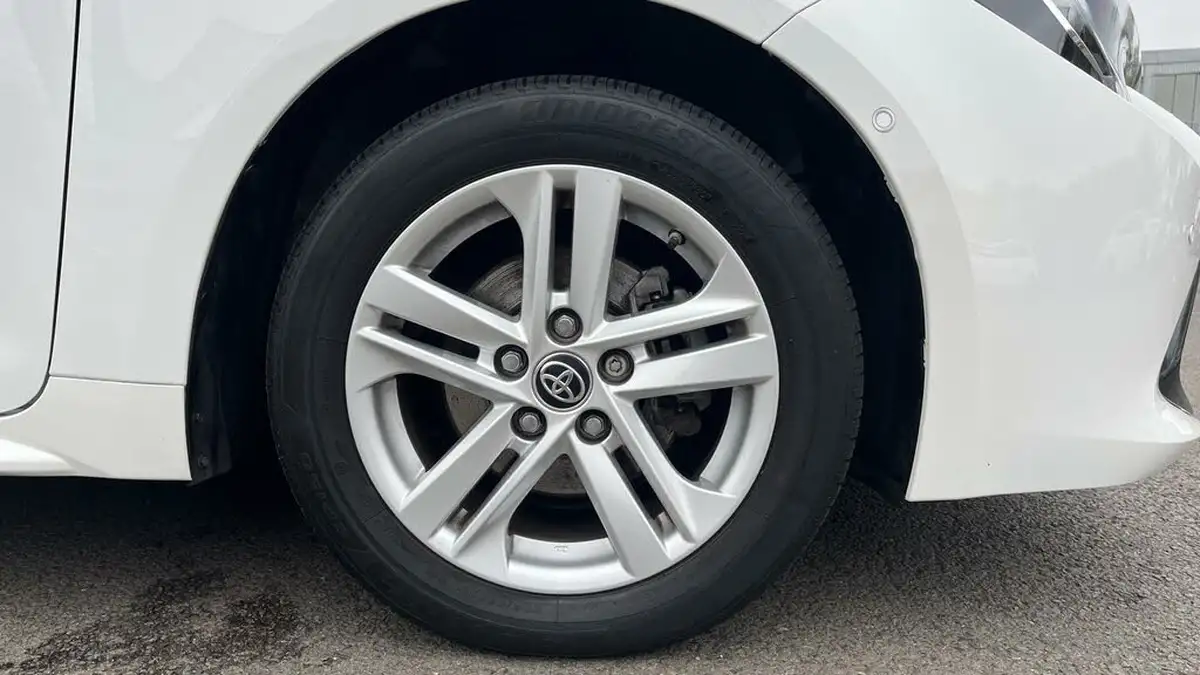 2020-toyota-corolla-18-vvt-i-icon-tech-spare-wheel-touring-sports-5d-big-17