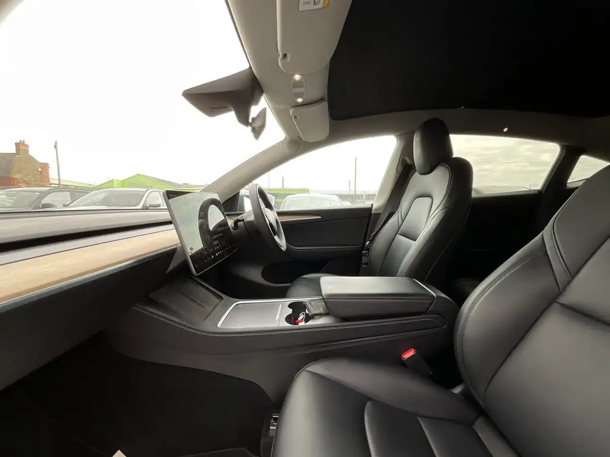 2022-tesla-model-y-e-long-range-big-17