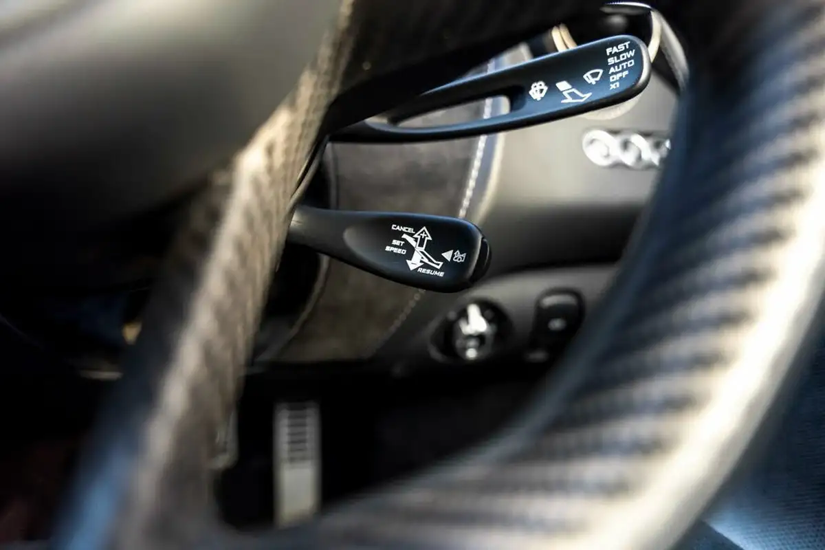 2017-mclaren-720s-40-luxury-big-9