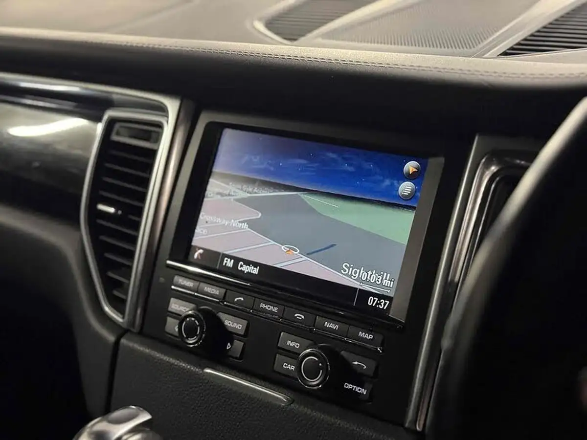 2015-porsche-macan-30-s-big-8