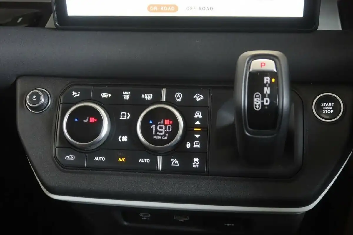 2021-land-rover-110-defender-30-d200-standard-big-12