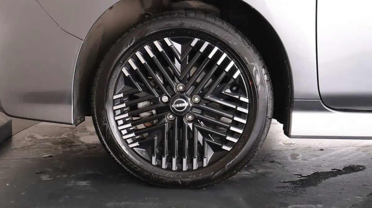 2022-nissan-leaf-e-e-tekna-59kwh-big-18