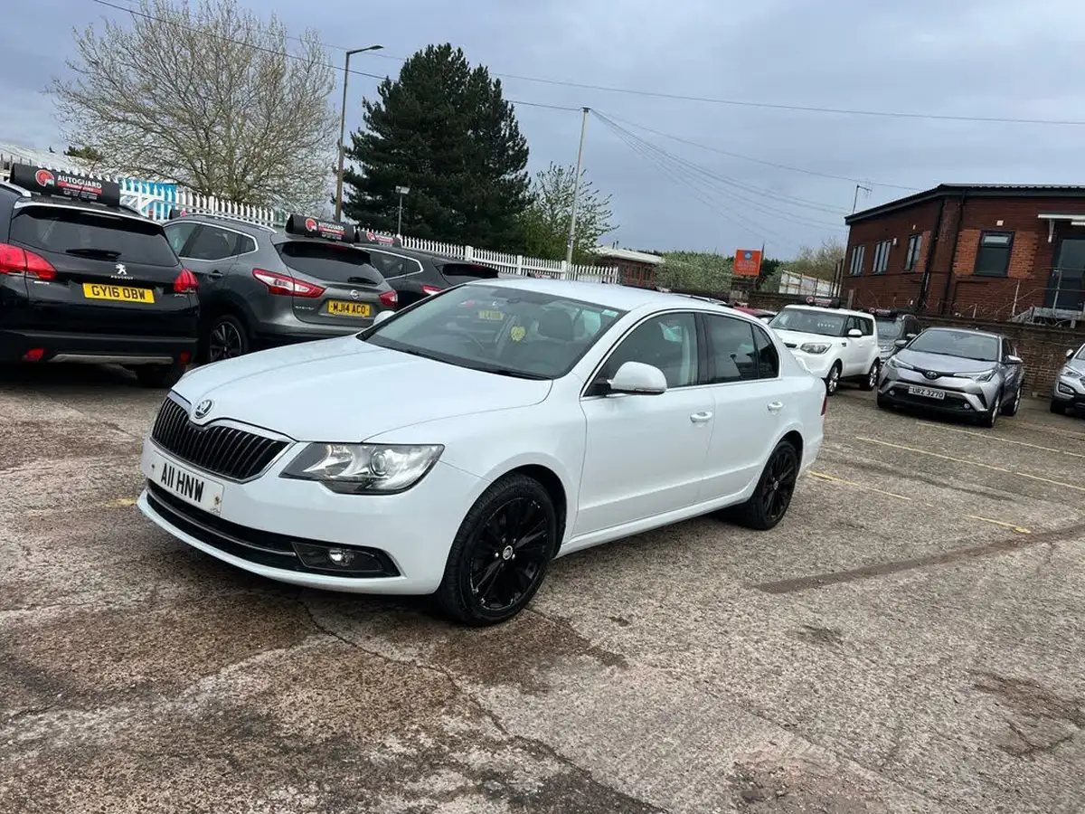 2014-skoda-superb-20tdi-black-edition-140ps-hatchback-dsg-big-56