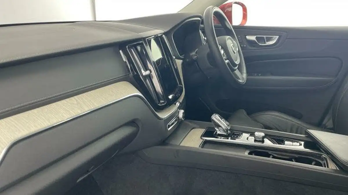 2021-volvo-xc60-20td-b4-inscription-awd-big-1