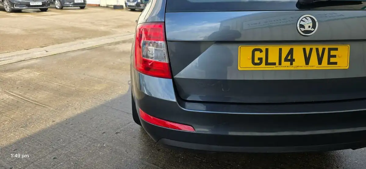 2014-skoda-octavia-16tdi-estate-dsg-big-10