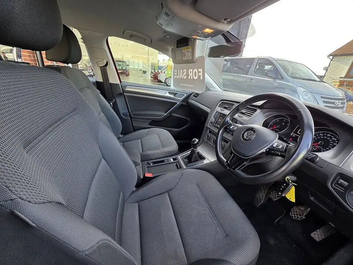 2017-volkswagen-golf-16tdi-match-edition-hatchback-5d-big-18