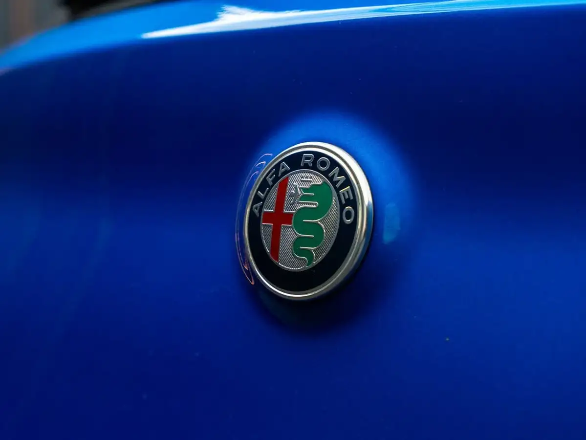 2021-alfa-romeo-stelvio-29-biturbo-quadrifoglio-big-24
