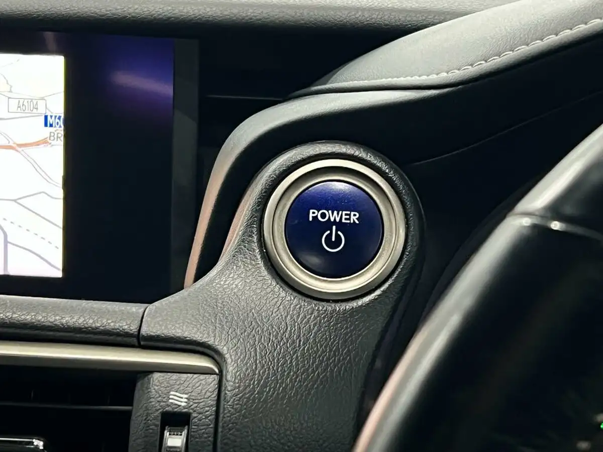2017-lexus-is-300h-25-advance-big-37