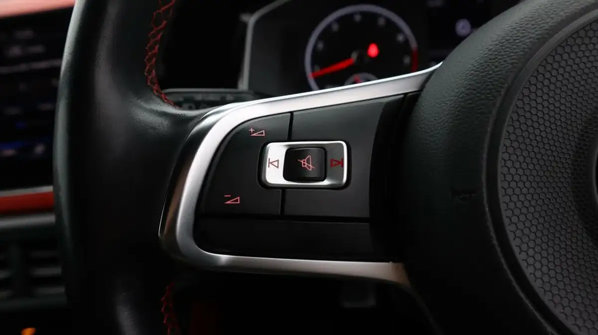 2021-volkswagen-polo-20-tsi-gti-big-24