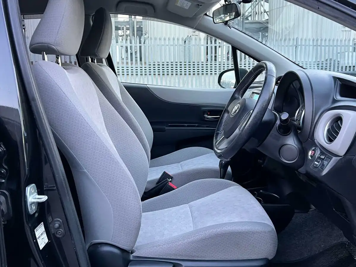 2011-toyota-yaris-133-tr-99bhp-5d-m-drive-s-big-12