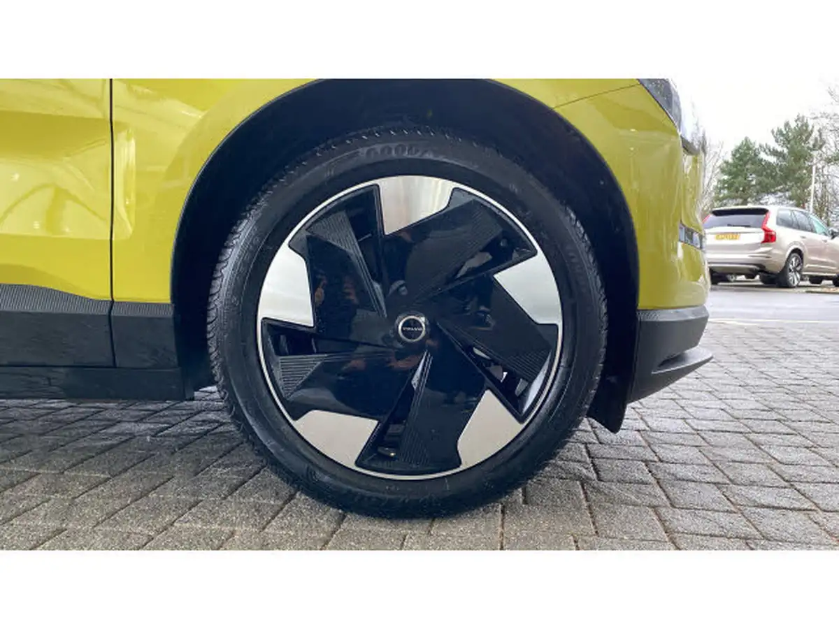2024-volvo-ex30-e-twin-plus-big-15