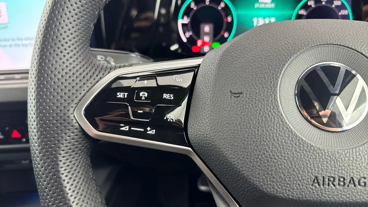 2021-volkswagen-golf-20tdi-gtd-big-21