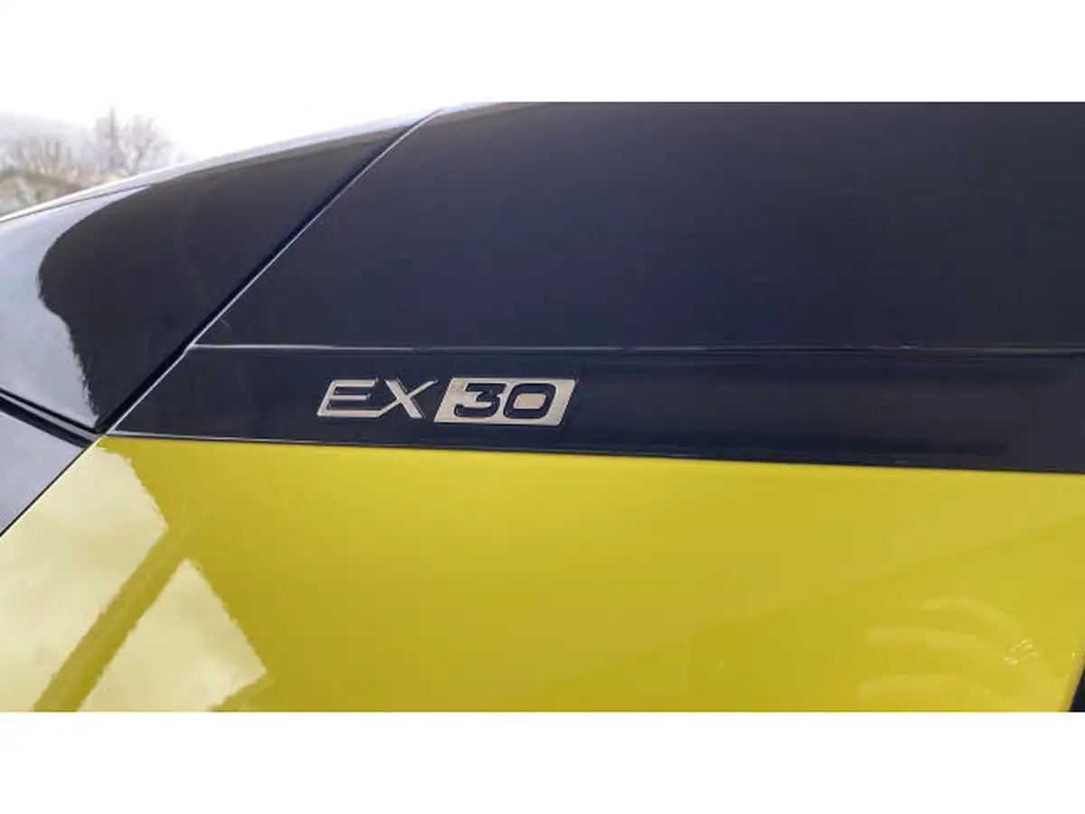 2024-volvo-ex30-e-twin-plus-big-39