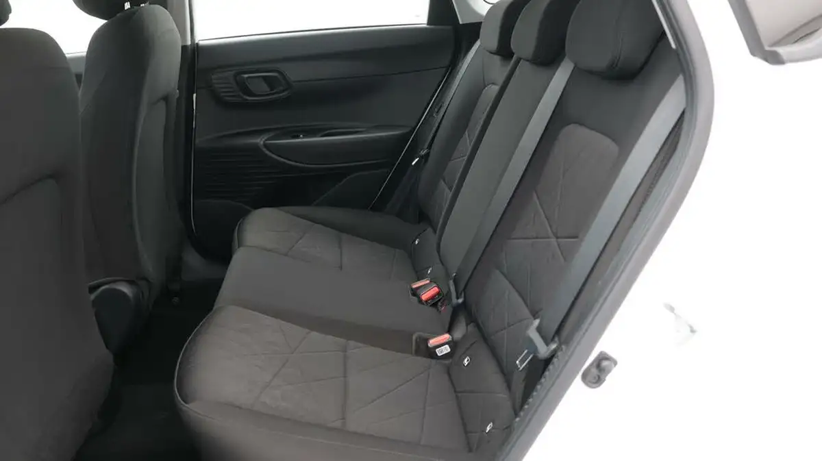 2023-hyundai-bayon-10-t-gdi-se-connect-big-16